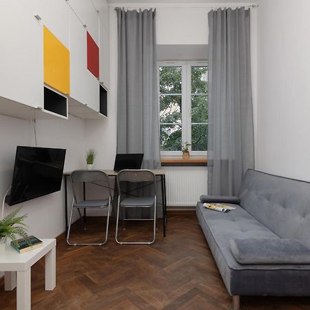 Cozy Studio For 3 Guests Near Centrum Praskie Koneser By Noclegi Renters Varsavia Esterno foto